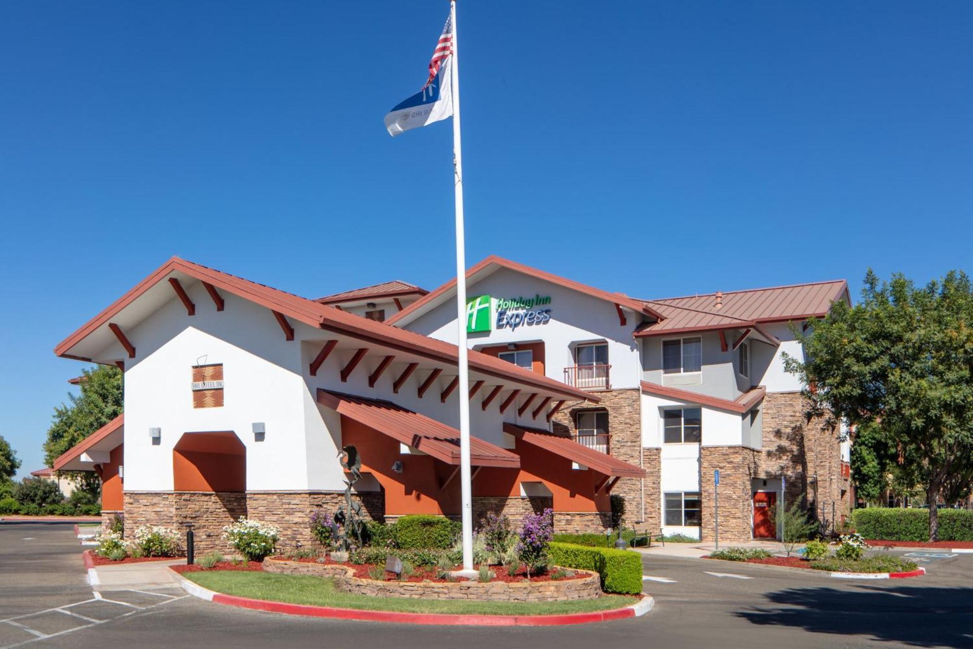 Holiday Inn Express Turlock By Ihg Dış mekan fotoğraf
