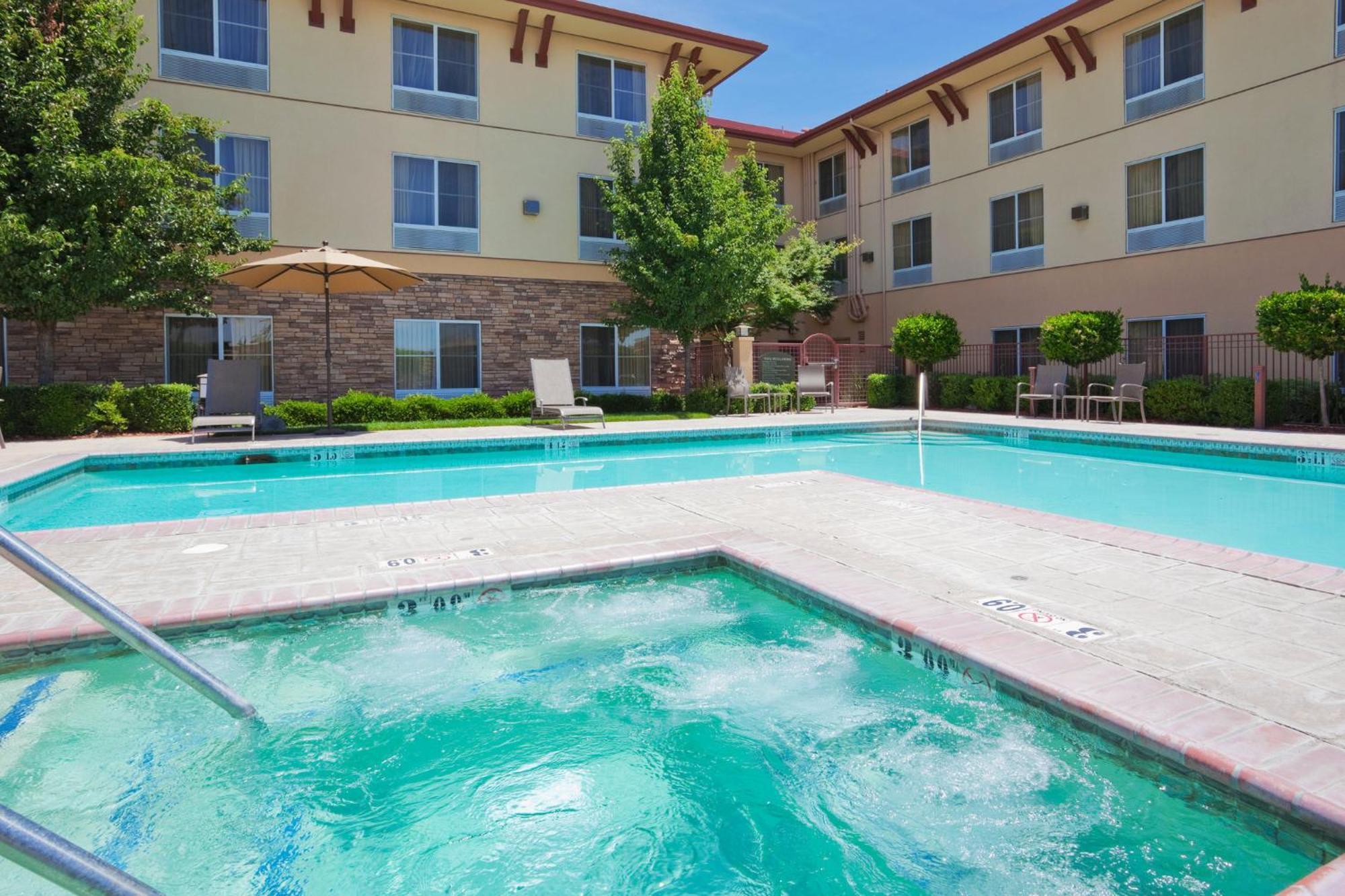 Holiday Inn Express Turlock By Ihg Dış mekan fotoğraf