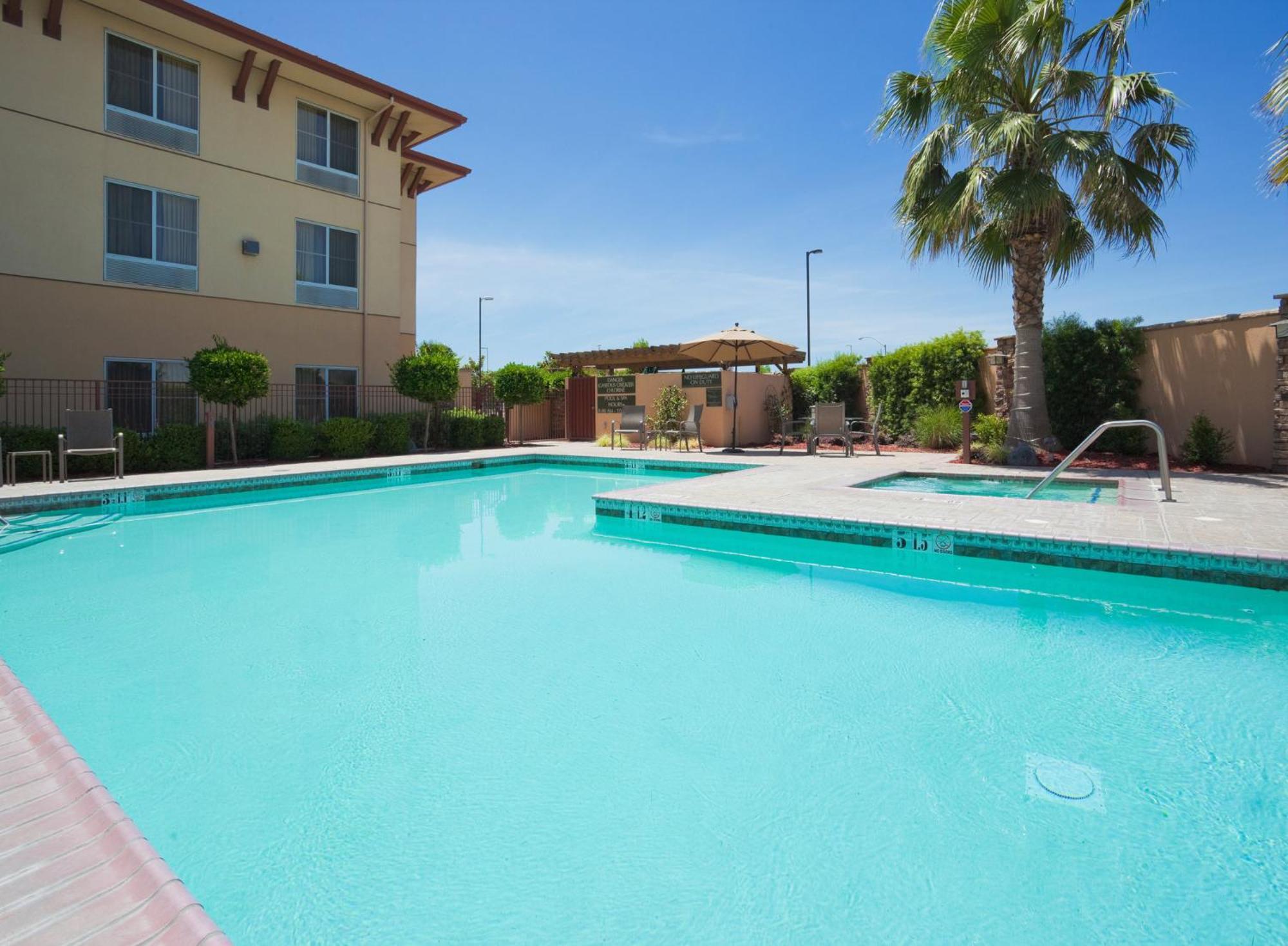 Holiday Inn Express Turlock By Ihg Dış mekan fotoğraf